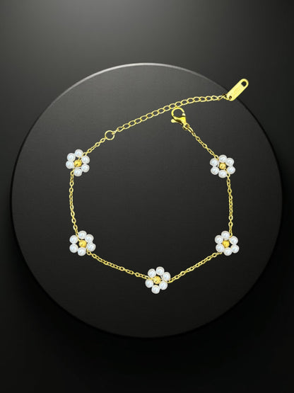 SHE BEAUTY KIYU ZIYU gold chain bracelet featuring delicate white pearl flower charms for festive and daily wear