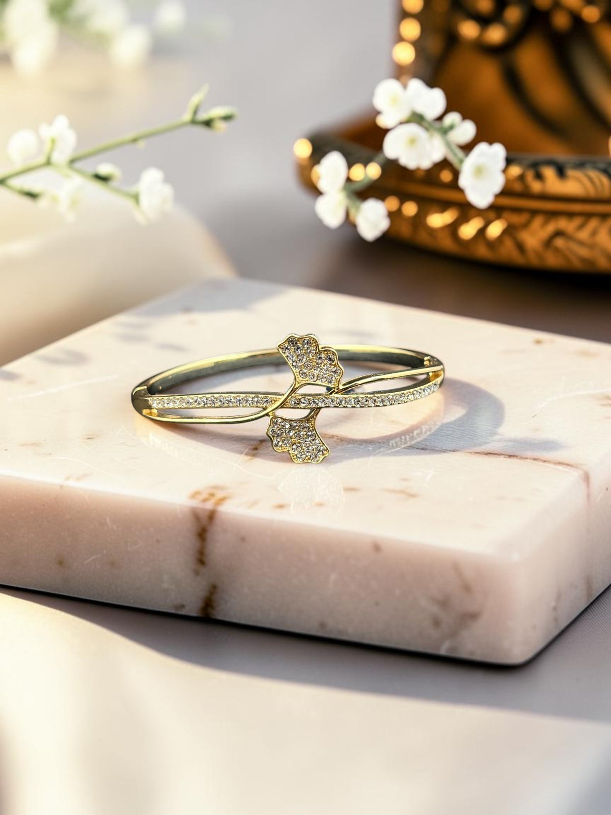 SHE BEAUTY anti-tarnish gold bracelet featuring a delicate ginkgo leaf design with sparkling zirconia stones.