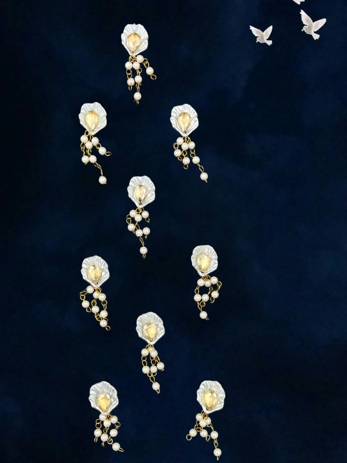 SHE BEAUTY shell crystal hair beads featuring gold-toned accents and pearl-like drops on a dark blue background