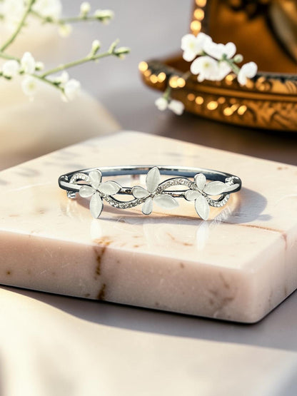 SHE BEAUTY anti-tarnish silver bracelet featuring delicate floral motifs with white zirconia stones on a marble base