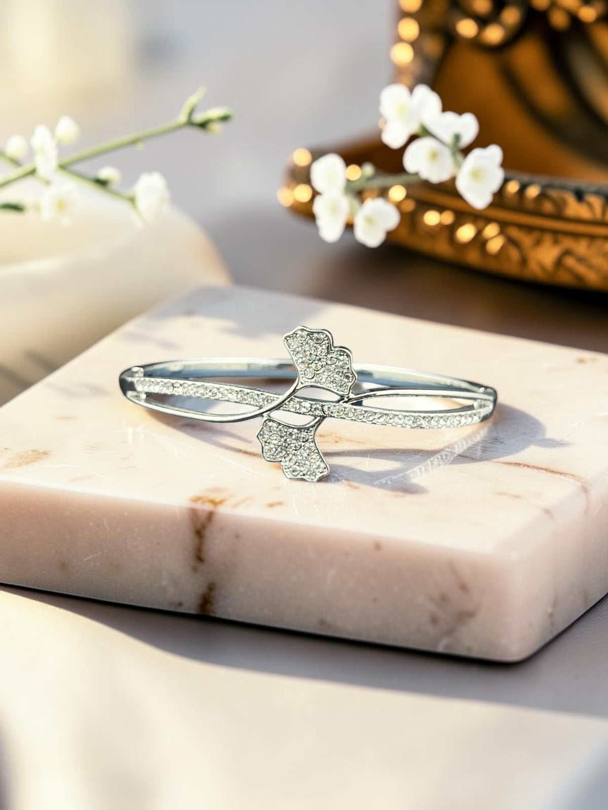 SHE BEAUTY anti-tarnish silver bracelet featuring a delicate ginkgo leaf design with sparkling zirconia stones.