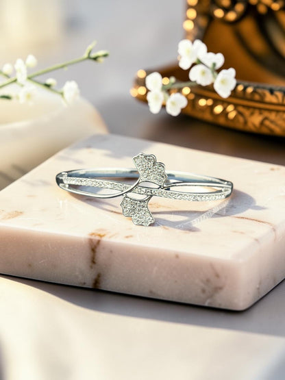 SHE BEAUTY anti-tarnish silver bracelet featuring a delicate ginkgo leaf design with sparkling zirconia stones.