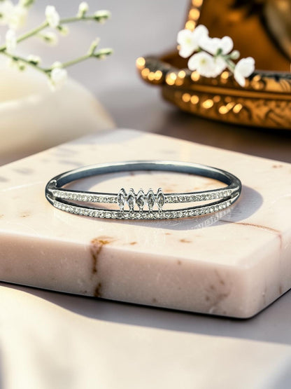 SHE BEAUTY anti-tarnish silver bracelet featuring sparkling zirconia stones in a delicate crown-like design.