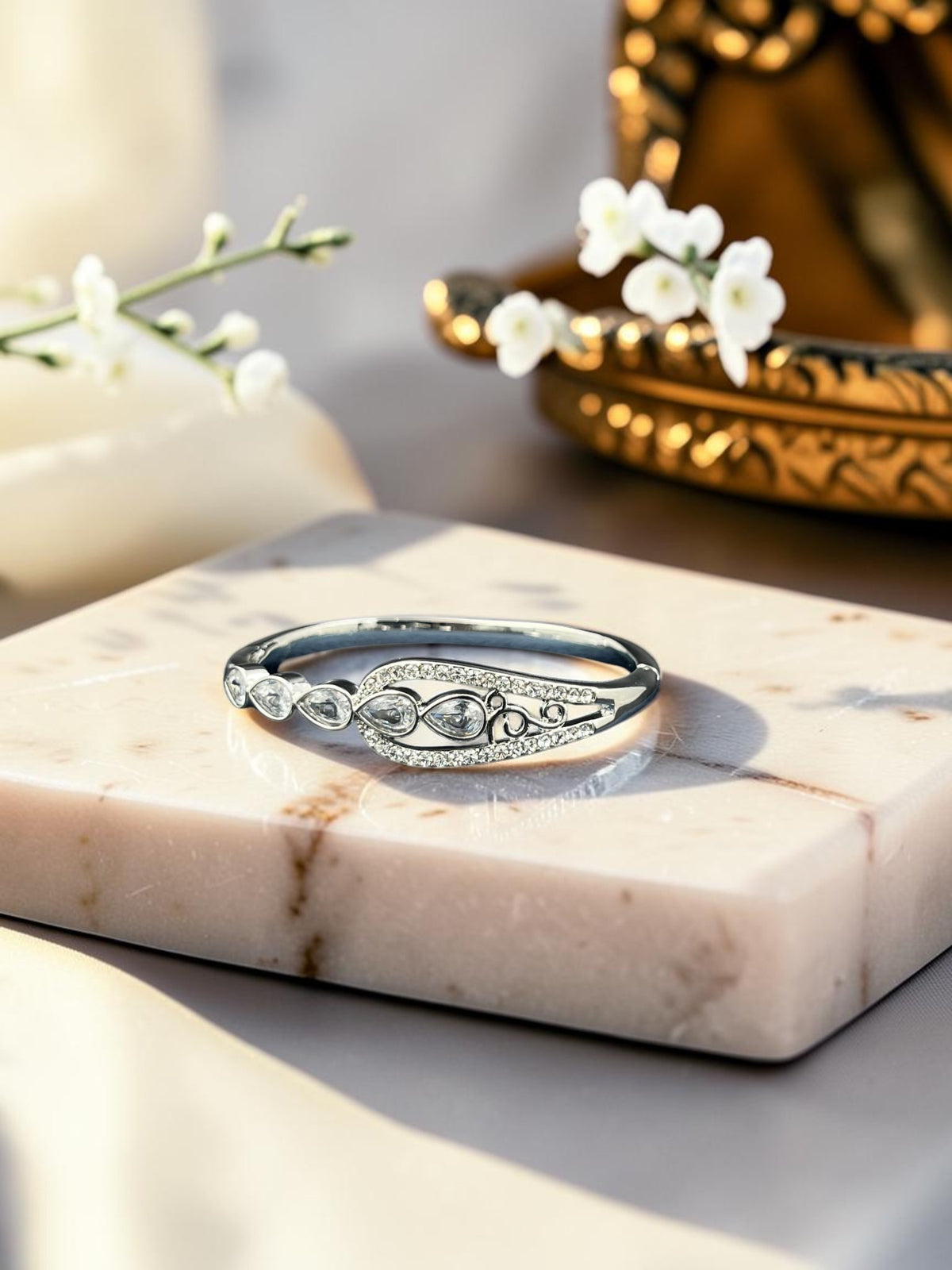 SHE BEAUTY anti-tarnish silver bracelet featuring teardrop zirconia stones and intricate filigree detailing